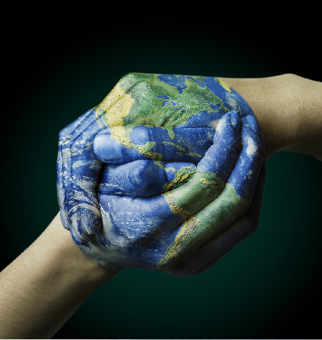 Zemeguľa z ľudských dlaní